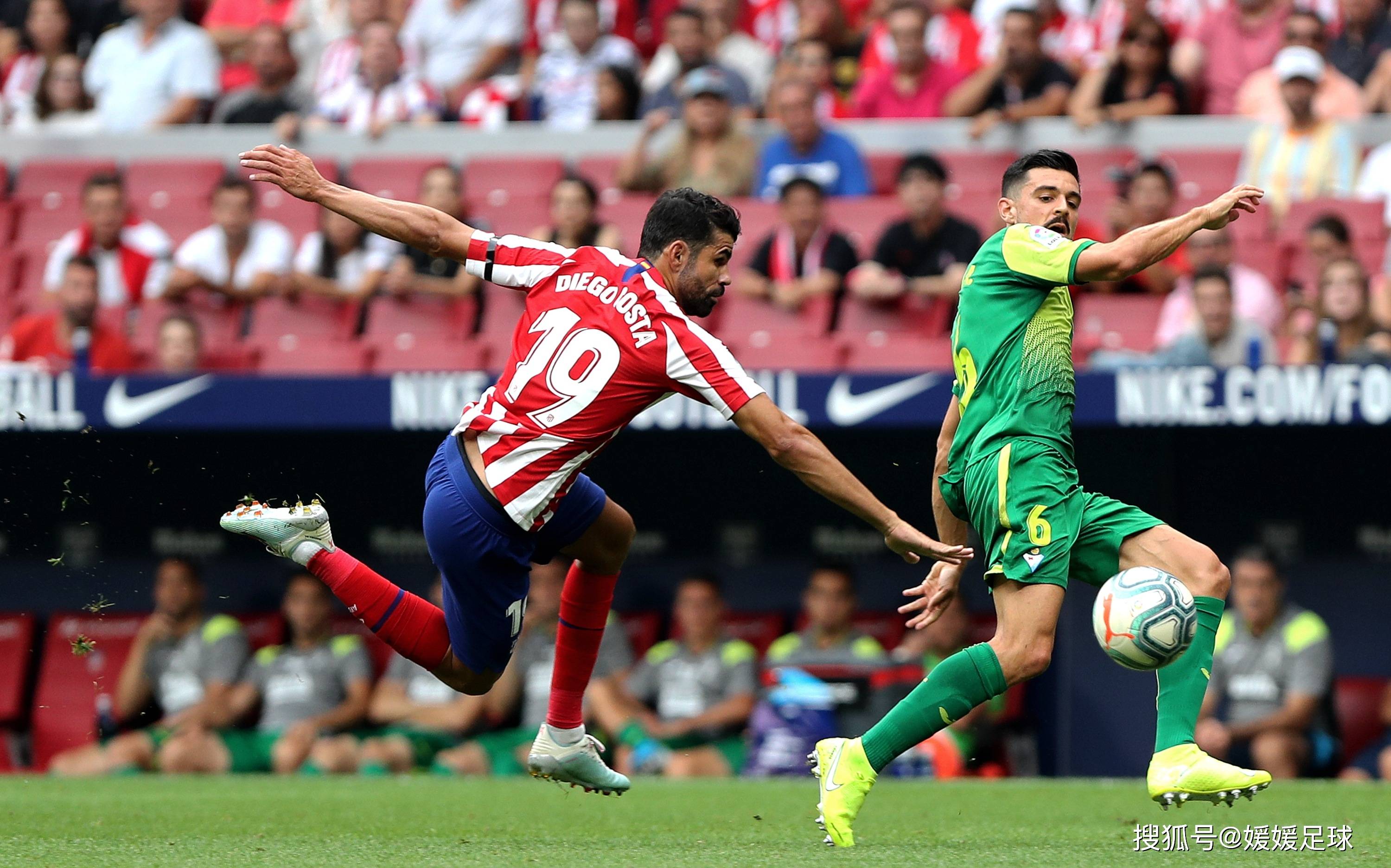 国际足球女队表现抢眼，比赛激烈精彩