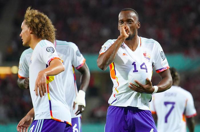 荷兰球队客场失利,法国球员表现出色 荷兰球队客场失利,法国球员表现出色