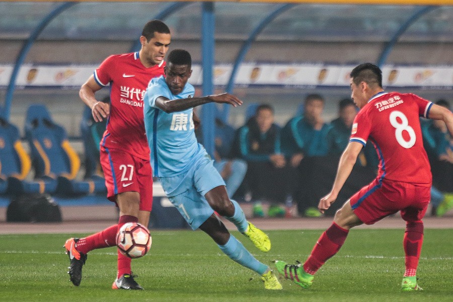 包含苏宁主场战平重庆力帆，保持不败战绩的词条