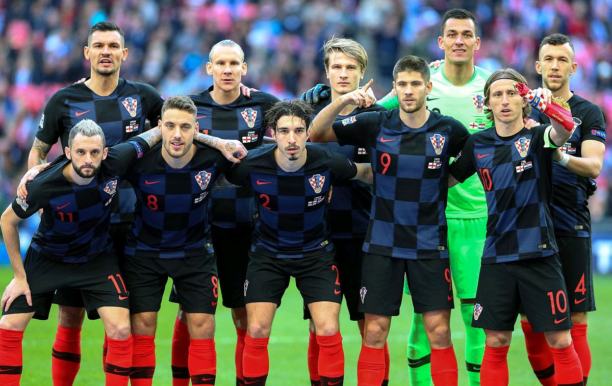 开云体育登录-巴黎主场逆转阿贾克斯，小组榜首稳固