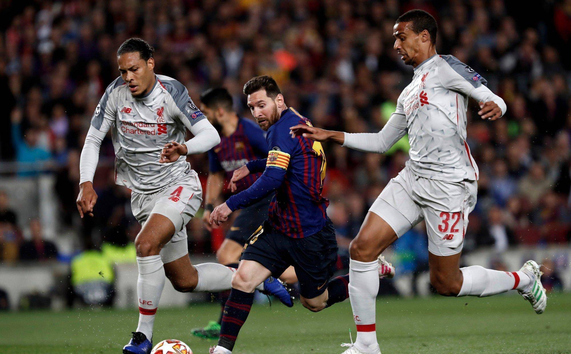 一场精彩的足球比赛掀起观众热情 一场精彩的足球比赛掀起观众热情