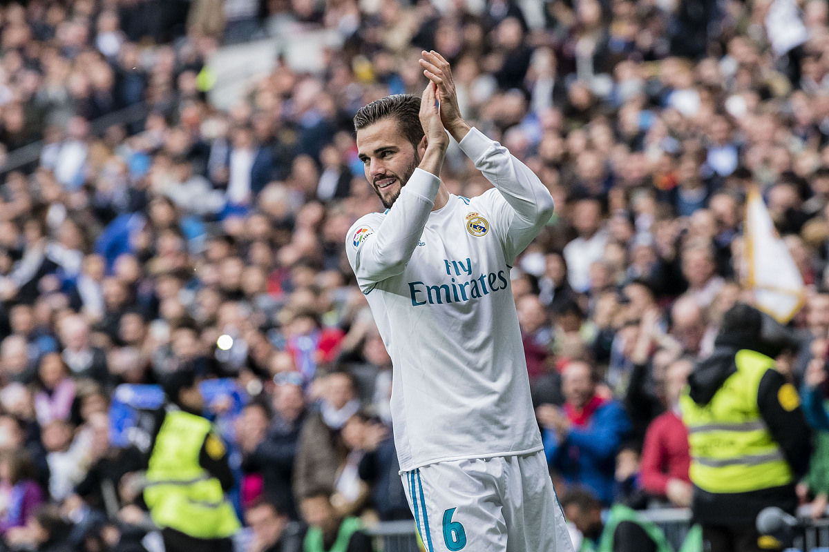 携克罗斯在比赛中受伤，皇马中场人手不足