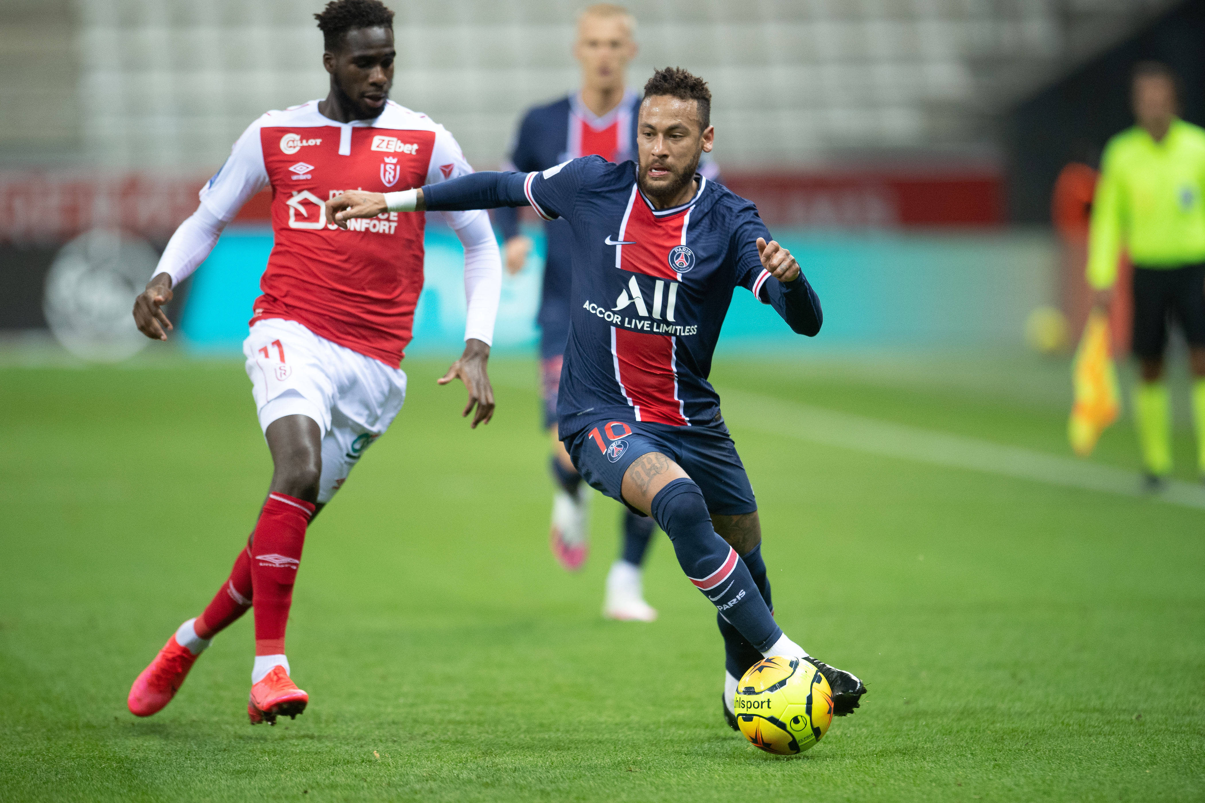 包含里尔赢得激烈比赛，球队士气大增的词条