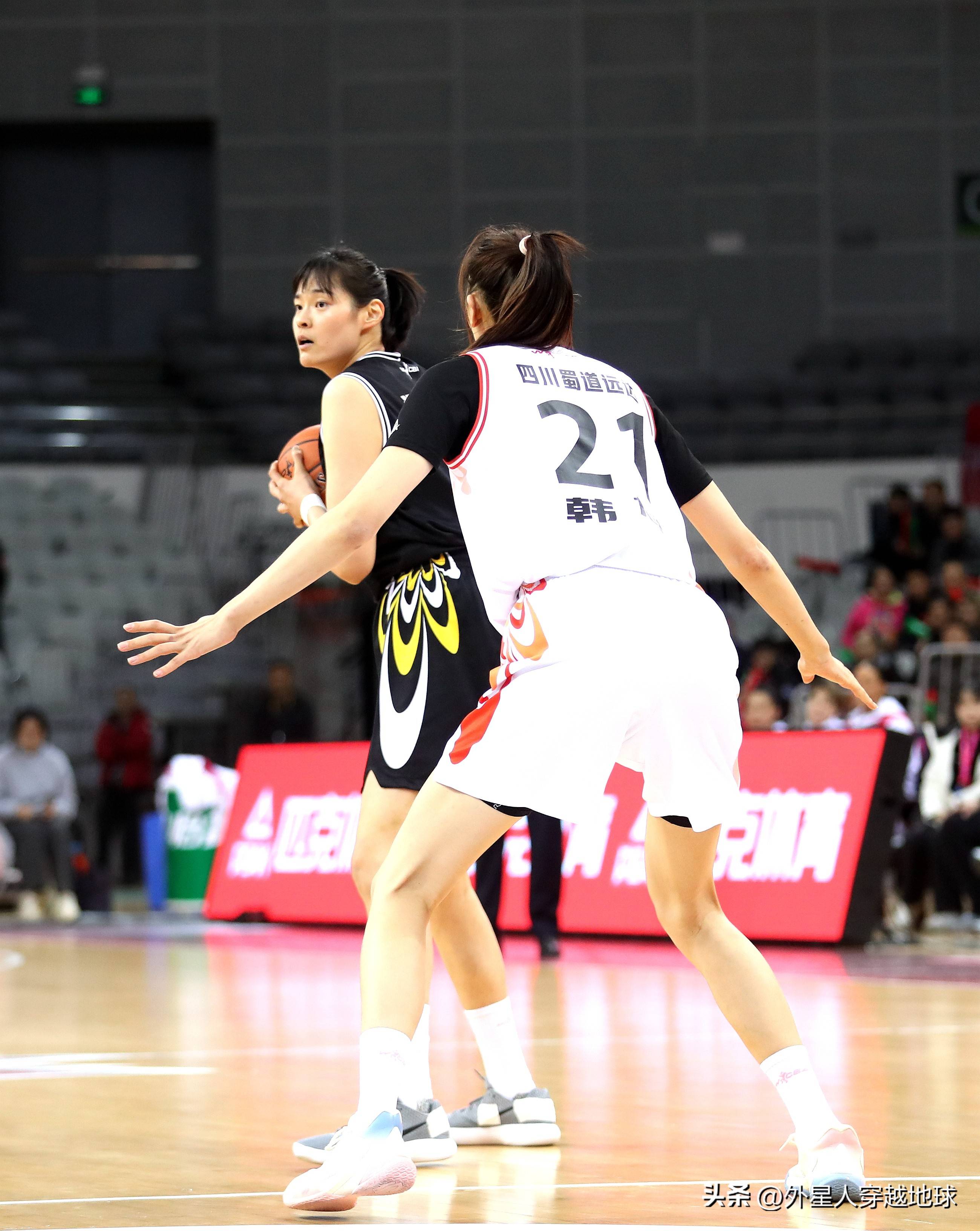 包含南美女篮赛事火爆开战,双方实力对比激烈的词条 包含南美女篮赛事火爆开战,双方实力对比激烈的词条