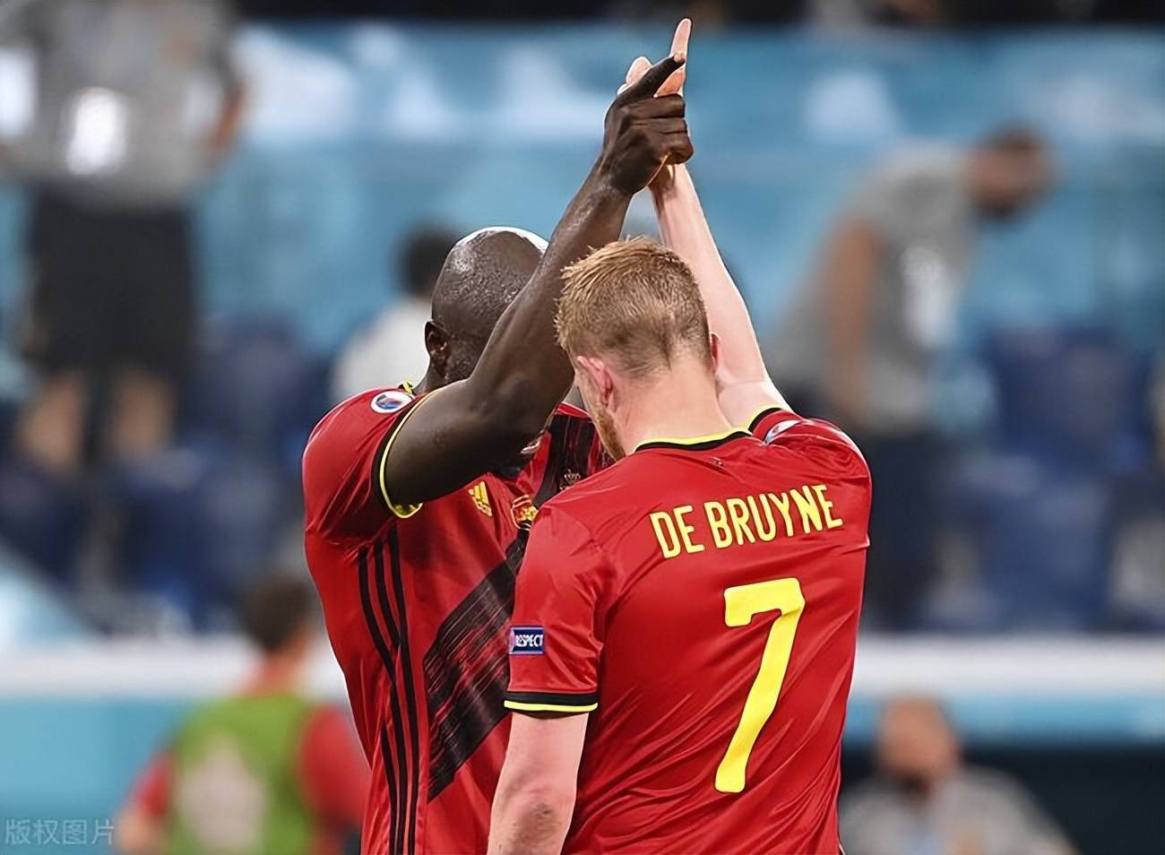 开云APP-关于欧预赛战术大揭秘：球队备战全力以赴，细节决胜负的信息