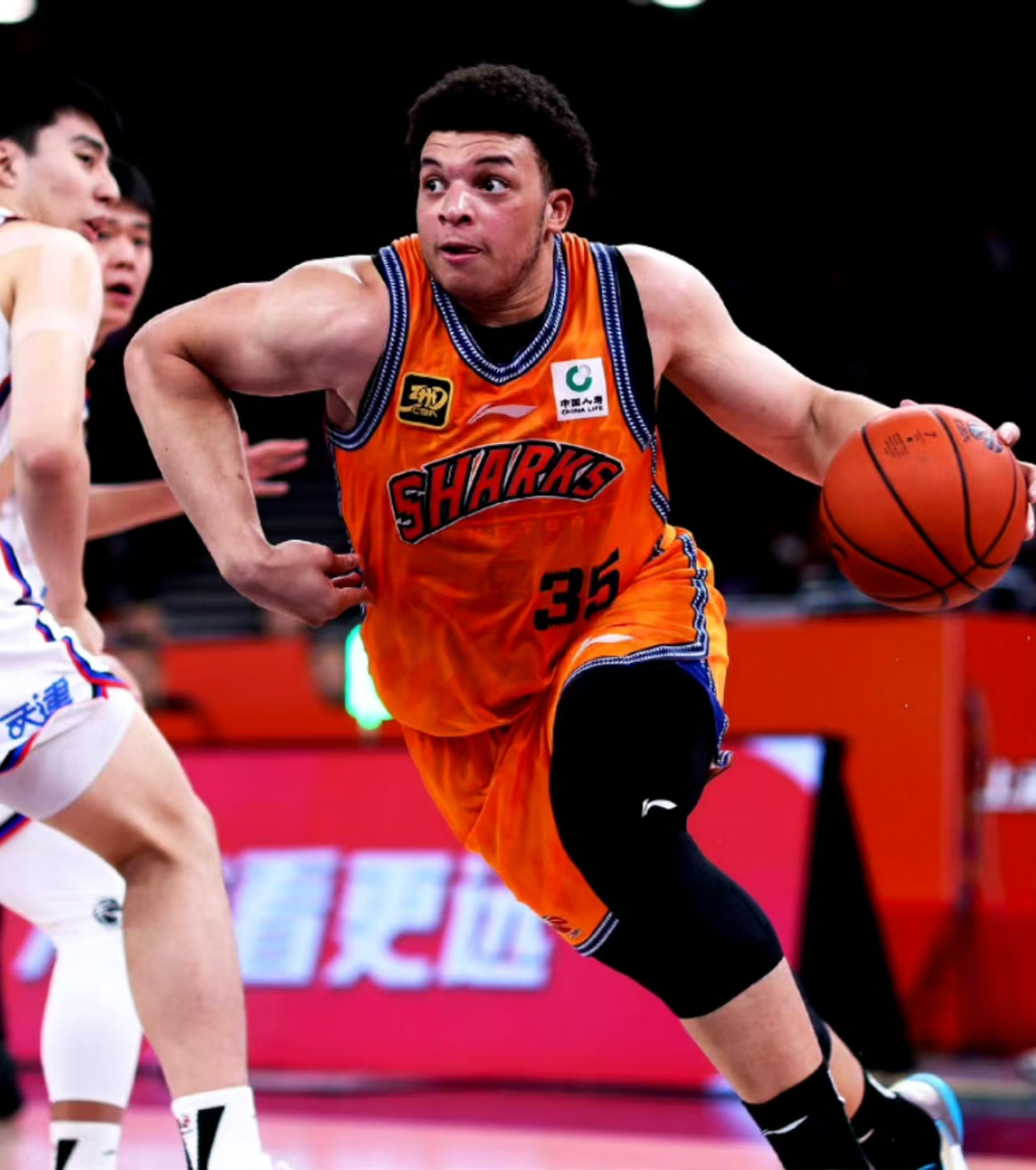 包含上海男篮遭遇连胜停滞，寻找突破口的词条