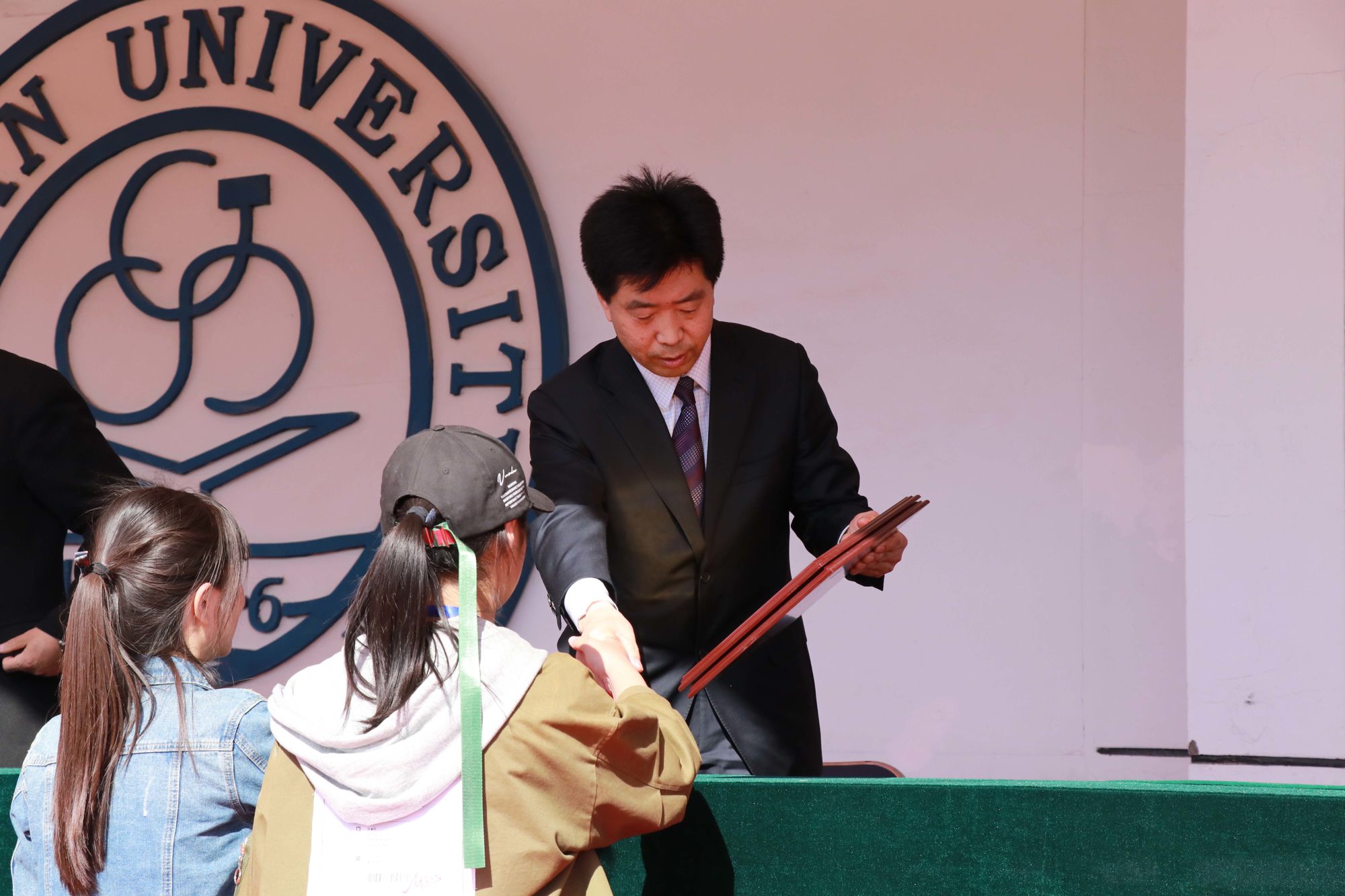 选手们斗志昂扬,为荣誉而战 选手们斗志昂扬,为荣誉而战