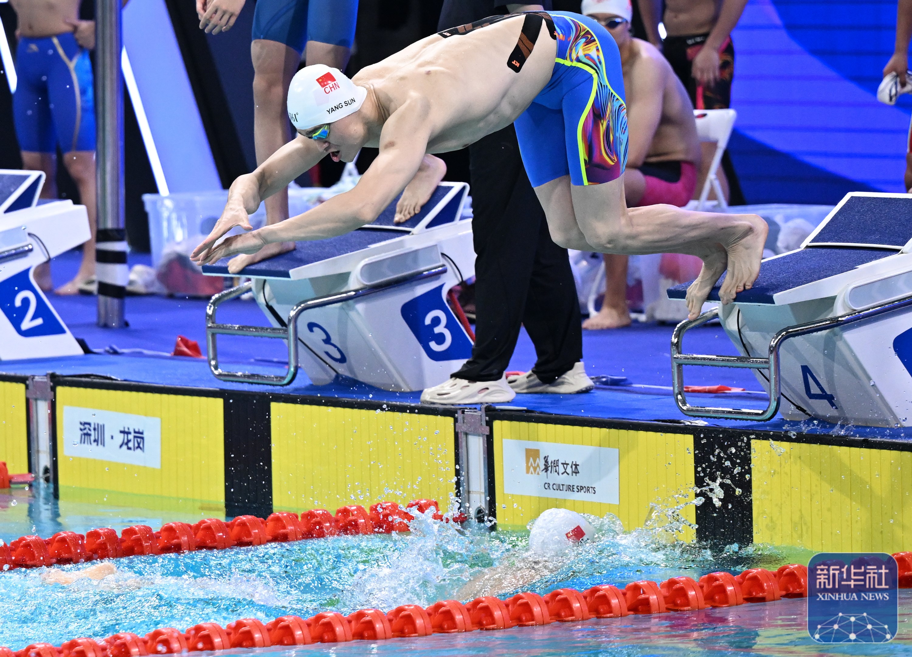 中国游泳选手创造新纪录夺得金牌 中国游泳选手创造新纪录夺得金牌