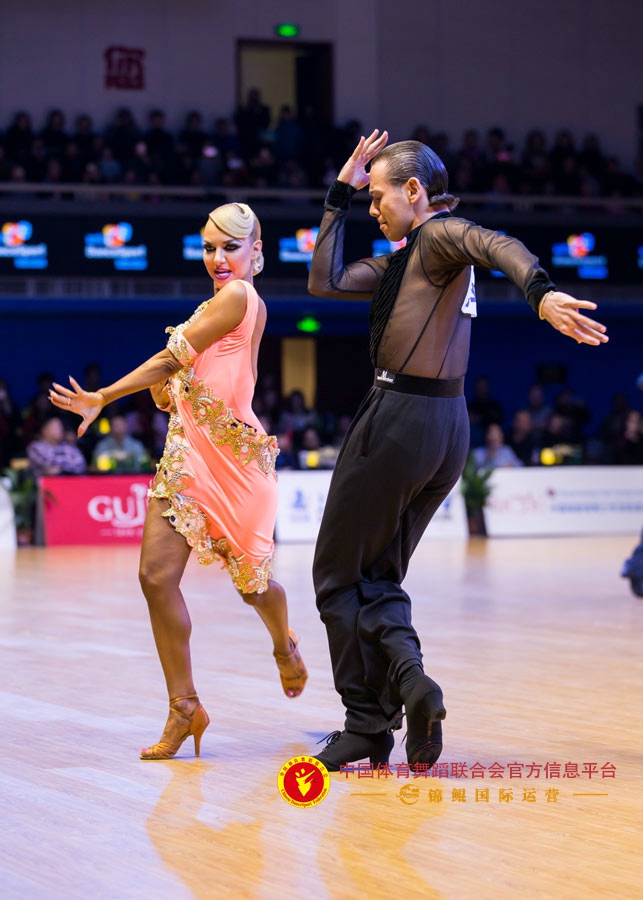 开云体育-舞蹈比赛中芬兰选手获得好成绩