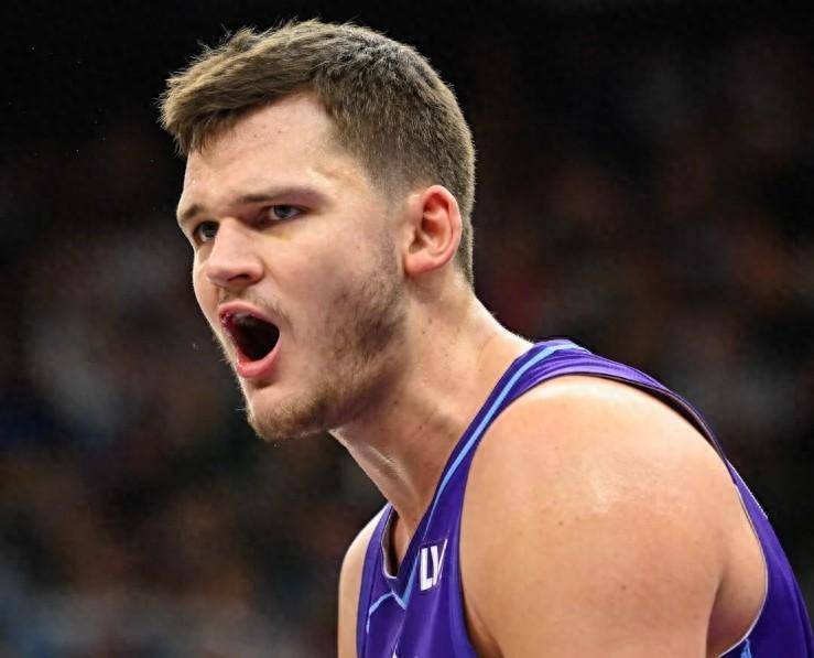 开云体育在线-沙尔克经理信心十足，赛季目标争冠不变的简单介绍