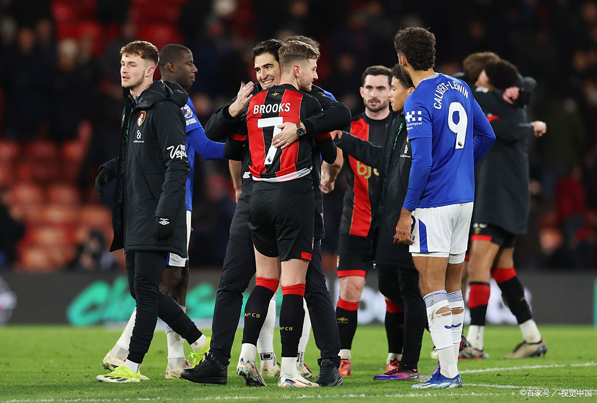 开云体育app-包含足球巨星对决，场上激烈角逐惊险迫近的词条