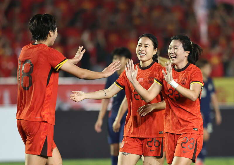 女足锦标赛冠军球队庆祝胜利,场面壮观的简单介绍 女足锦标赛冠军球队庆祝胜利,场面壮观的简单介绍