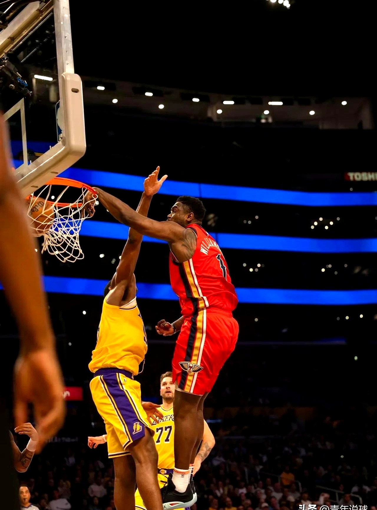 关于鹈鹕球员积极作战，击败对手奠定胜利基础的信息