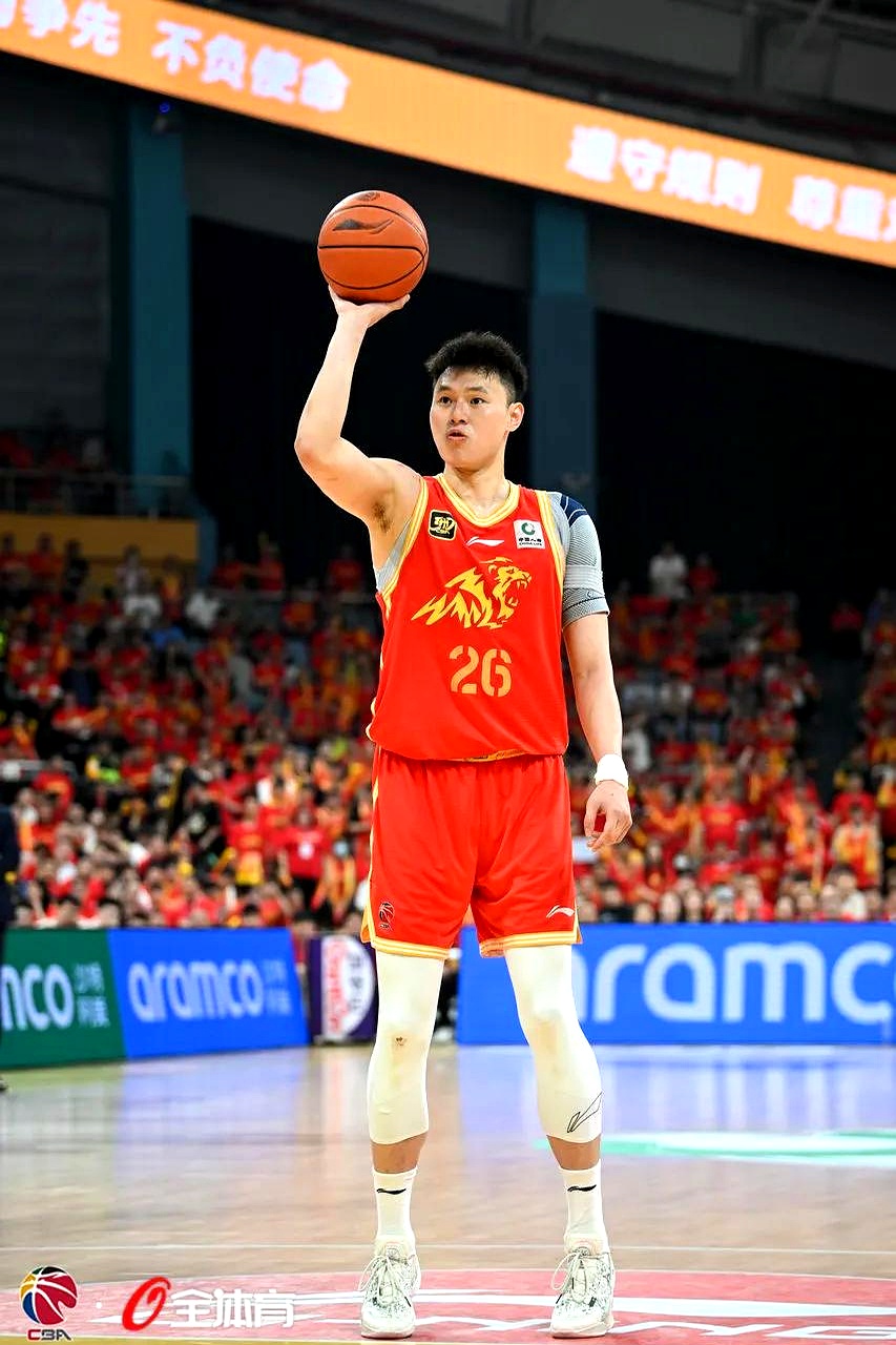 明星运动员将上演精彩表现,引发球迷关注 明星运动员将上演精彩表现,引发球迷关注