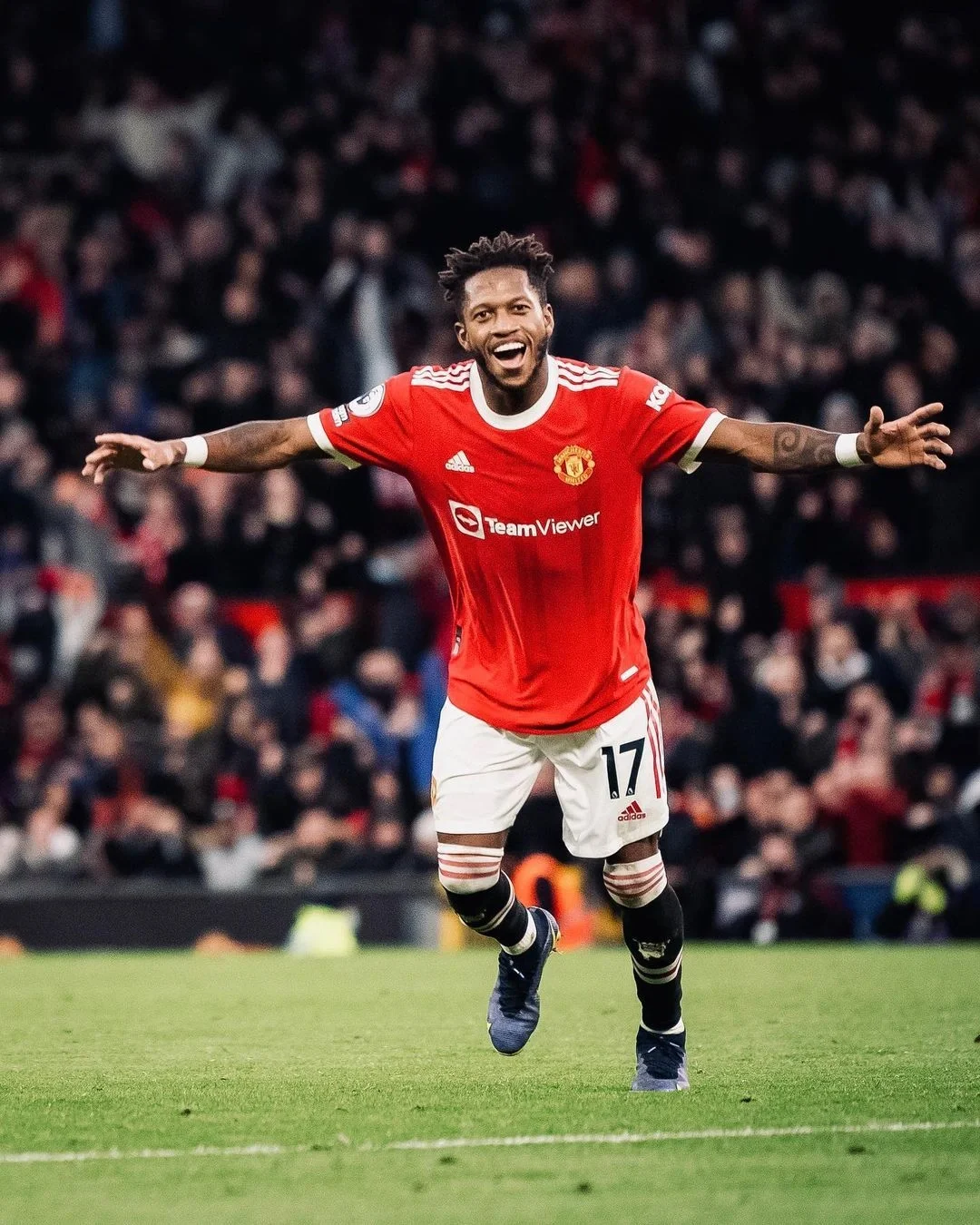 关于曼联客场一球小胜，重返排行榜首的信息