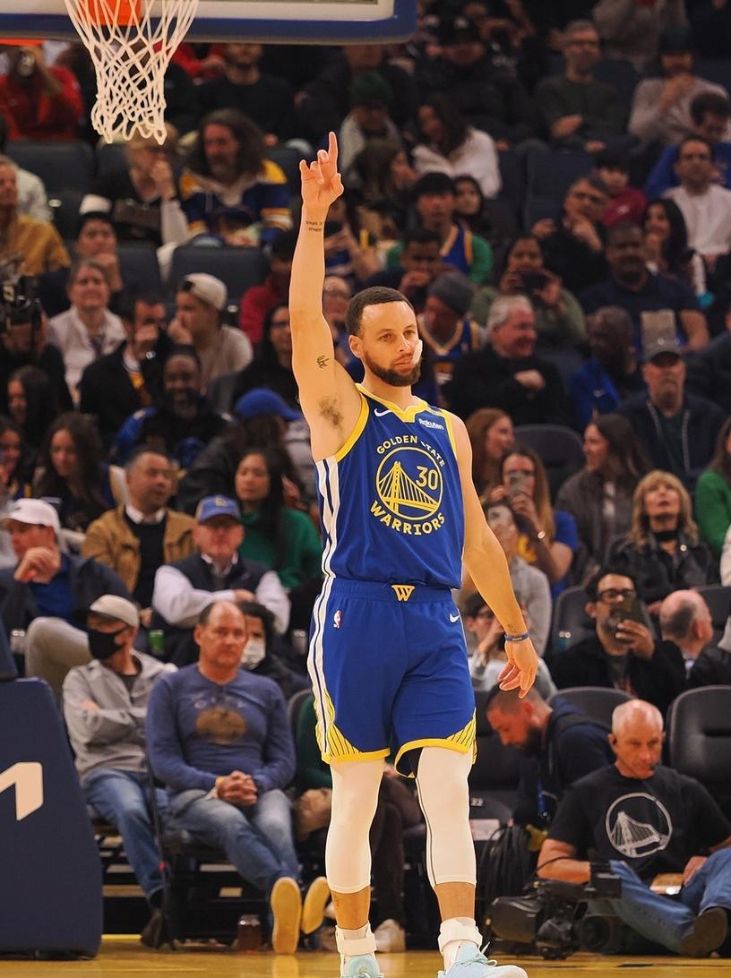 勇士力克掘金,取得七连胜 勇士力克掘金,取得七连胜