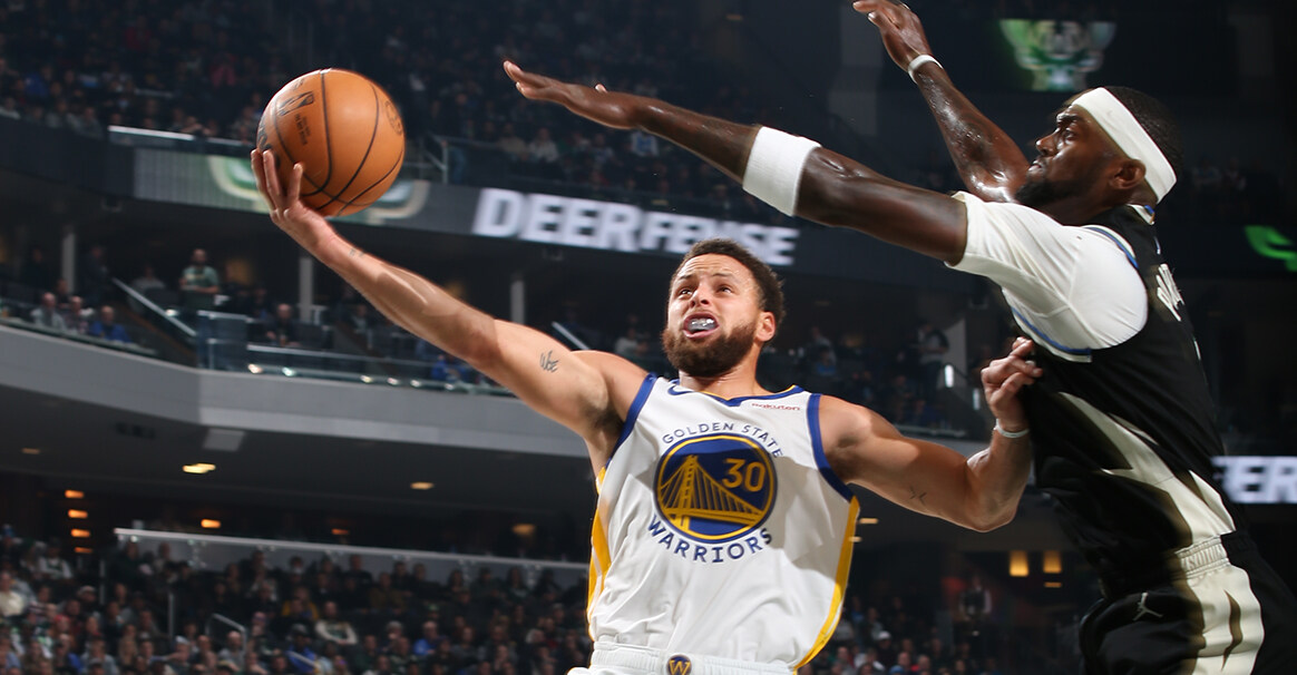 包含雄鹿客场力克热火，亚当斯贡献20+12的词条