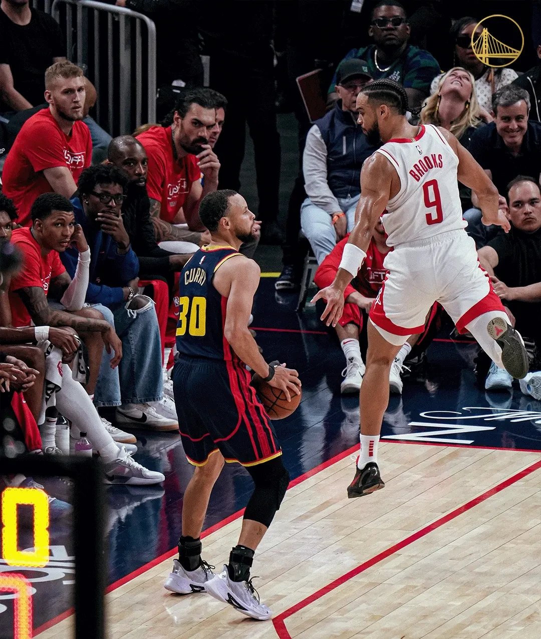 勇士再胜猛龙取得两连胜，米切尔封盖失败