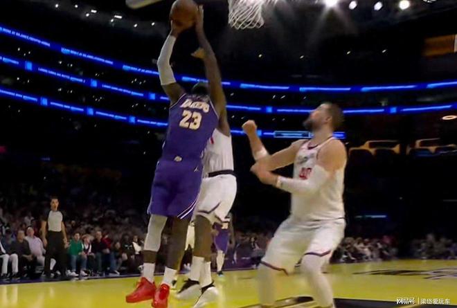 新疆队险胜湖人,哈登点燃赛场 新疆队险胜湖人,哈登点燃赛场