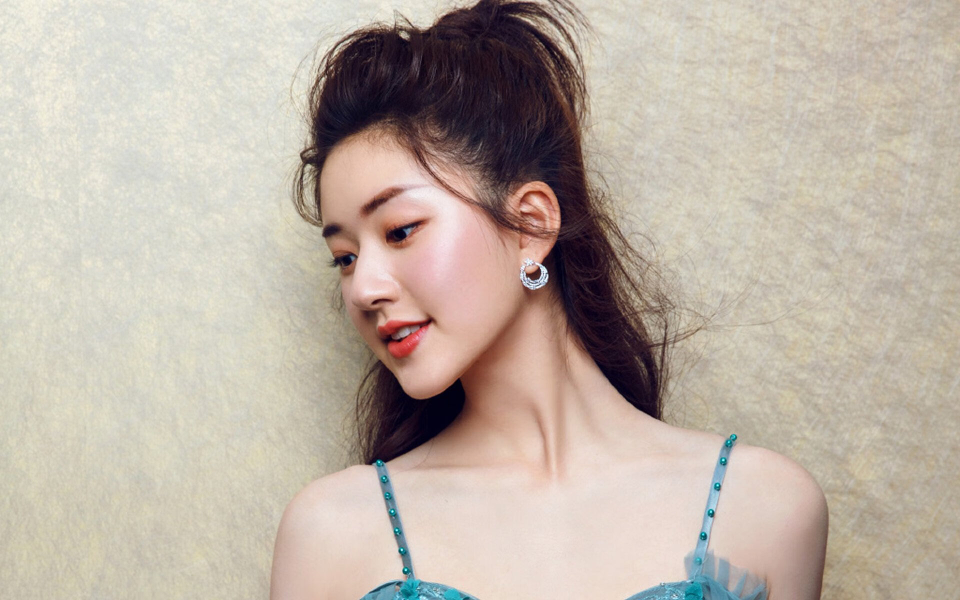 舞台之上,从鏖战到统治,伟大在强光灯下诞生