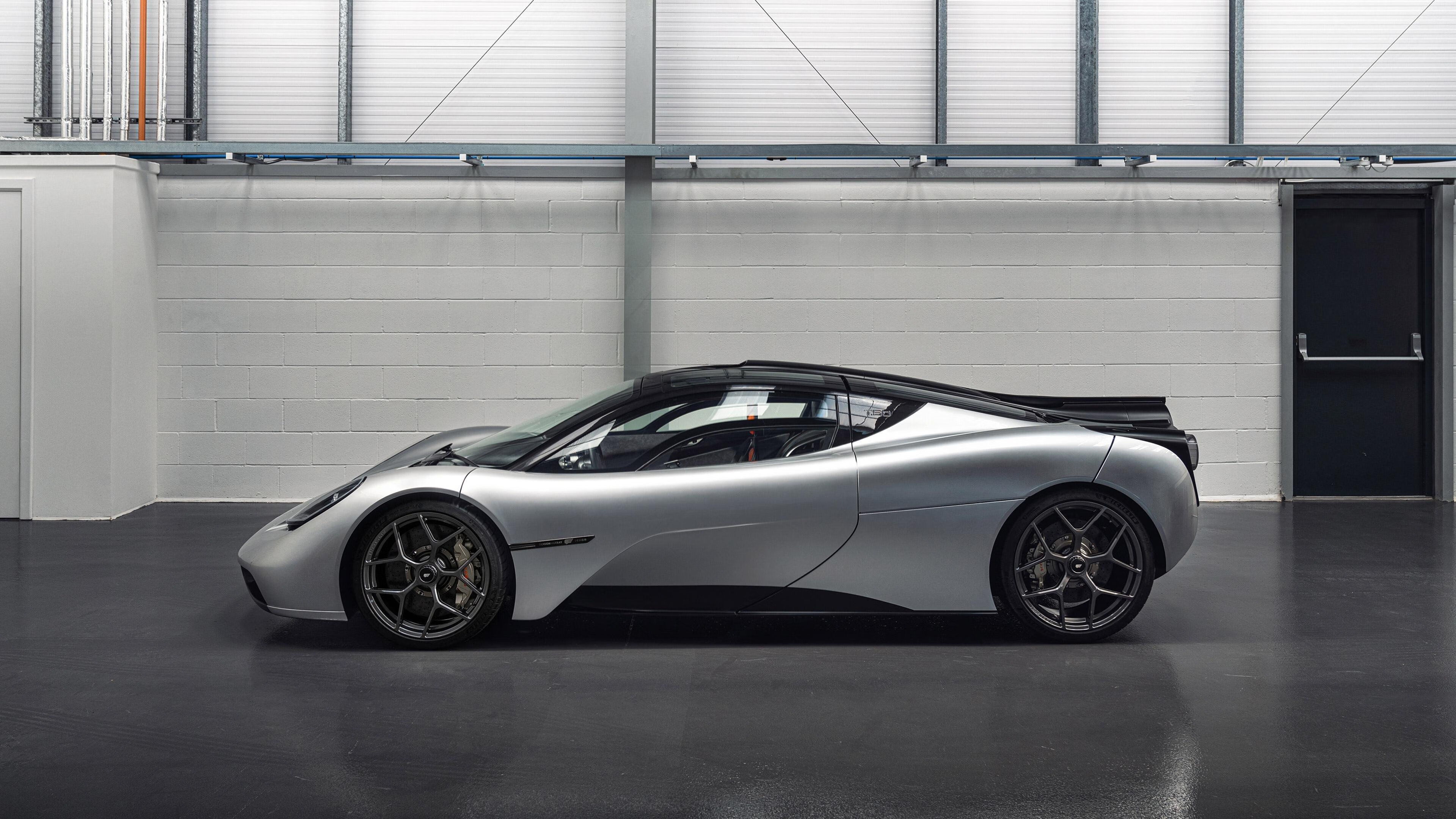 引擎与篮筐的共振，F1揭幕战与广厦掀翻辽宁的双重激情