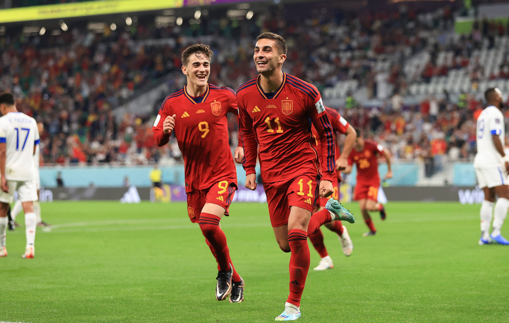 摩洛哥巅峰对决胜出哥斯达黎加，苏亚雷斯在欧冠淘汰赛接管比赛